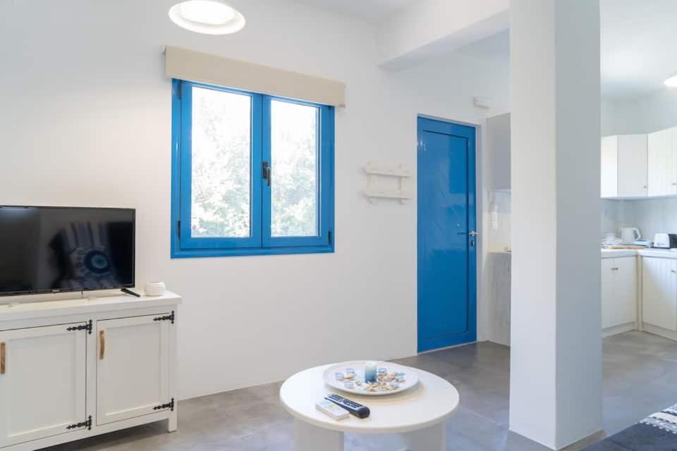 Blue Moon Apartments Makrýgialos Esterno foto